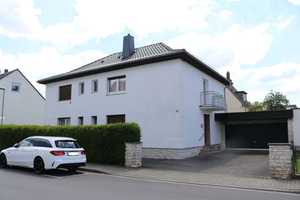 Freistehendes 2 Familienhaus mit 1 Zi.-App. u. Einliegerbereich in Gießen, neues Dach, neue Heizung – Gießen (Kreis) – Vorschaubild 1