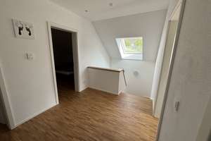 Neuwertiges Haus in Estenfeld –  A+, Ruhelage, Home-Office, Traumblick in – Am Wengert 33, 97230 Estenfeld – Vorschaubild 24