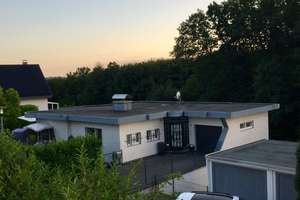 Besonderheit! – Freistehender Bungalow - 160 m² WFL, 3 Garagen, Garten, Wintergarten, Whirlpool uvm. – Die vollständige Adresse der Immobilie erhältst du vom Anbieter., 53773 Hennef (Sieg) – Vorschaubild 1