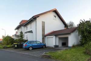 RESERVIERT: Wohnen mit Blick auf die Liobakirche: Doppelhaushälfte mit Garage in Petersberg – Die vollständige Adresse der Immobilie erhältst du vom Anbieter., 36100 Petersberg – Vorschaubild 2