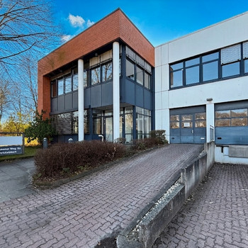 Hochwertige Lager- und Büroflächen mit direkter Anbindung an die A1