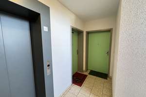 Großzügige 4-Zimmer-Wohnung mit Schwimmbadanteil, 2 Garagen und Zugang zum Gemeinschaftsgarten – Die vollständige Adresse der Immobilie erhältst du vom Anbieter., 90427 Großgründlach, Nürnberg – Vorschaubild 3