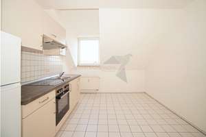!! Wohnen am Küchwald !! Helle 2 Raum DG-Wohnung mit Einbauküche und Tageslichtbad