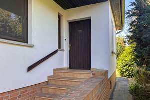 Ihr neues Zuhause im Grünen- mit Kamin, Wintergarten, Sauna und sonniger Terrasse! Obj. 8320 – Die vollständige Adresse der Immobilie erhältst du vom Anbieter., 12559 Müggelheim, Berlin – Vorschaubild 2