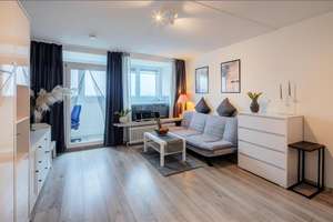 Möbliert: Apartment mit verglaster Loggia am OEZ