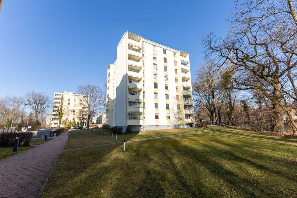 Immobilie in Karlsfeld - Gemütliche 2-Zi-Wohnung und Stellplatz mit idyllischer Aussicht - Bild 0