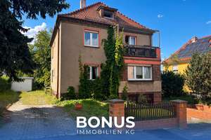 Ruhiges Familienidyll in grüner Hanglage – Einfamilienhaus mit Garten, Garage und viel Platz