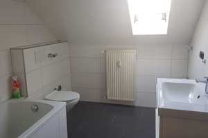 Gepflegte 2-Zimmer-DG-Wohnung mit Balkon und Einbauküche im 3 Familienhaus in Mannheim Schönau – Mannheim – Vorschaubild 2