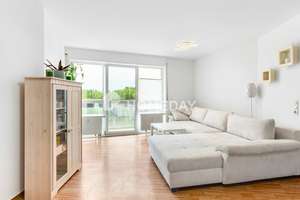 Stilvoll Wohnen in Leipzig-Seehausen: Zwei-Zimmer-Wohnung mit Balkon, EBK, Tiefgarage und Aufzug 