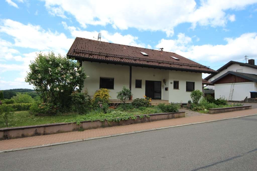 Immobilie in Limbach - Attraktives Wohnhaus mit viel Platz und überdachtem Schwimmbad ... - Bild 0