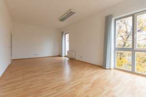 Geräumige & Helle 2-Zimmer-Wohnung mit Tageslichtbad in Lindenthal| Aufzug und Tiefgarage ** – 4158 Lindenthal, Leipzig – Vorschaubild 3