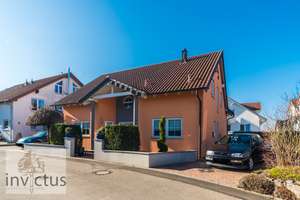 Wohnen mit Stil: Großzügiges Haus mit 6 Zimmern, Wintergarten, Doppelgarage, Kamin & Einliegerwhg! – Die vollständige Adresse der Immobilie erhältst du vom Anbieter., 74211 Leingarten – Vorschaubild 2