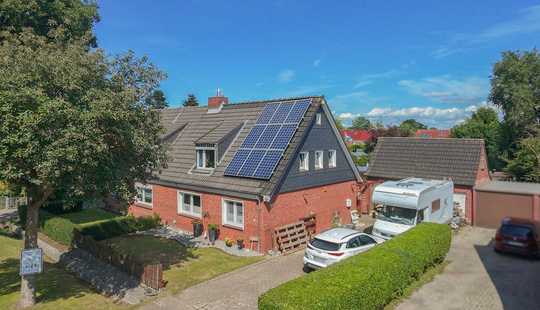 Bild von Doppelhaushälfte mit PV-Anlage, großem Garten und vielen Möglichkeiten zur Gestaltung
