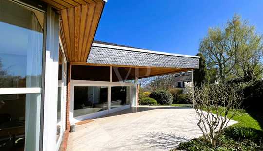 Bild von VON POLL - BAD HOMBURG: Ikonische Architektenvilla im Bauhausstil - Ellerhöhe