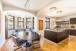 Atemberaubend modernisiertes 4-Zimmer-Altbaujuwel mit stylischem Flair und Balkon – Die vollständige Adresse der Immobilie erhältst du vom Anbieter., 80333 Augustenstraße, München – Vorschaubild 5