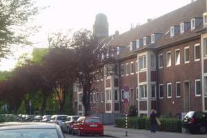 3,5-Zi., renoviert, möbliert, mit grossem Balkon in Oberkassell (Vermietung bis 3 Jahre)