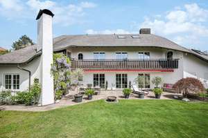 Engel & Völkers! Repräsentative Unternehmervilla in bester Lage mit unverbaubarem Blick – Die vollständige Adresse der Immobilie erhältst du vom Anbieter., 85354 Freising – Vorschaubild 1