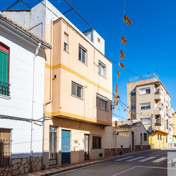 DORFHAUS IN NAQUERA