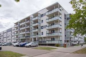 Sonnige Wohnung mit großem Balkon lädt zum Entspannen ein. – Scharnhorstring 14, 39130 Neu Olvenstedt, Magdeburg – Vorschaubild 16
