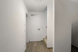 Stilvolles, neuwertiges 5-Raum-Reihenmittelhaus mit lux. Innenausstattung und EBK in München Allach – Die vollständige Adresse der Immobilie erhältst du vom Anbieter., 80999 Untermenzing, München – Vorschaubild 15