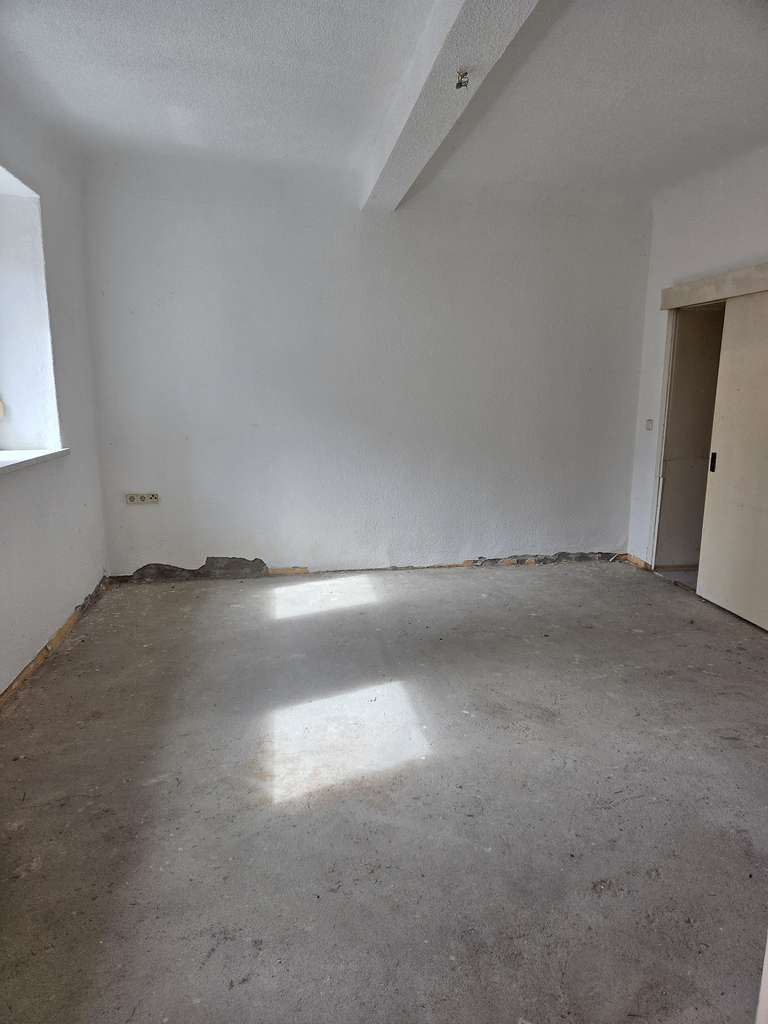 Immobilie in Lützen - renovierungsbedürftiges 2 geschossiges Haus + Dachboden provi-frei zu verkaufen - Bild 4