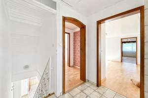 Einladendes Einfamilienhaus in Harleshausen mit Wintergarten, Terrasse und weitläufigem Garten. – Die vollständige Adresse der Immobilie erhältst du vom Anbieter., 34128 Harleshausen, Kassel – Vorschaubild 9