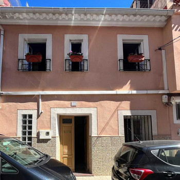 Renoviertes Stadthaus mit andalusischem Patio und Kamin 4 Schlafz. Möglichkeit 3. Etage Abarán Zentr