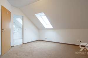 Moderne und renovierte Doppelhaushälfte mit 5 Schlafzimmern, Garage und 2 Bäder in Vilseck – Die vollständige Adresse der Immobilie erhältst du vom Anbieter., 92249 Vilseck – Vorschaubild 17