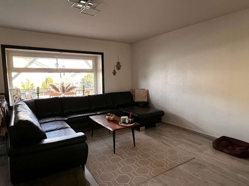 Immobilie in Kronau - Neuwertige 3ZKB mit Garage, Stellplatz und großem Balkon - Bild 3