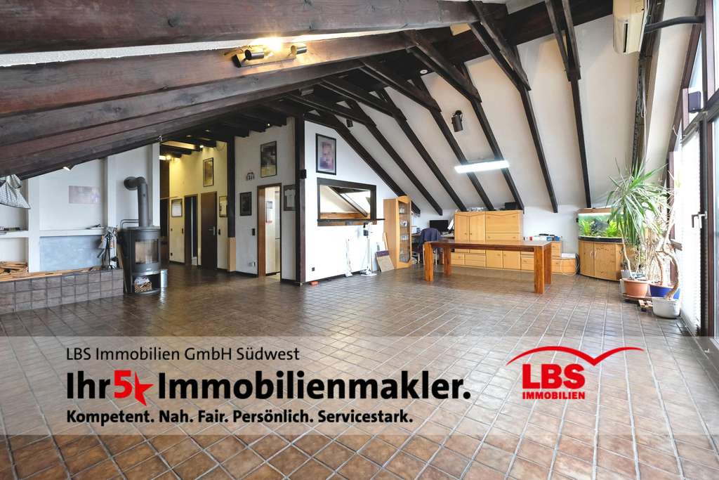 Immobilie in Rheinstetten - Großzügige 4-Zimmer-DG-Wohnung mit Kamin, Klima & TG-Stellplatz - Bild 1