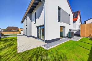 Hochwertige Neubau-Doppelhaushälfte KfW40 – Ihr neues Zuhause in Thalmassing! – Die vollständige Adresse der Immobilie erhältst du vom Anbieter., 93107 Thalmassing – Vorschaubild 11