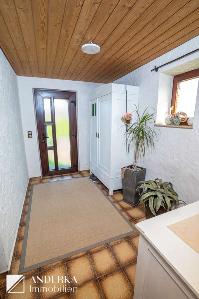 Immobilie in Pfaffenhofen an der Roth - Liebevoll gepflegtes Einfamilienhaus - mit Garten und viel Platz zum Wohlfühlen! - Bild 2