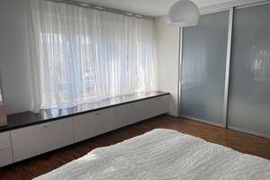 * Untertürkheim: Sehr schöne, großzügige 4,5-Zi.-Wohnung direkt an den Weinbergen * EBK * TL-Bad * – Die vollständige Adresse der Immobilie erhältst du vom Anbieter., 70327 Untertürkheim (Ortsteil), Stuttgart – Vorschaubild 2