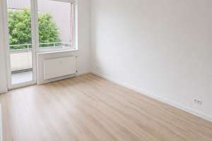 Frisch sanierte 2-Zimmer-Wohnung mit 2 Balkonen, Einbauküche & Laminatboden – Lachswehrallee 8, 23558 Sankt Lorenz Süd, Lübeck – Vorschaubild 5