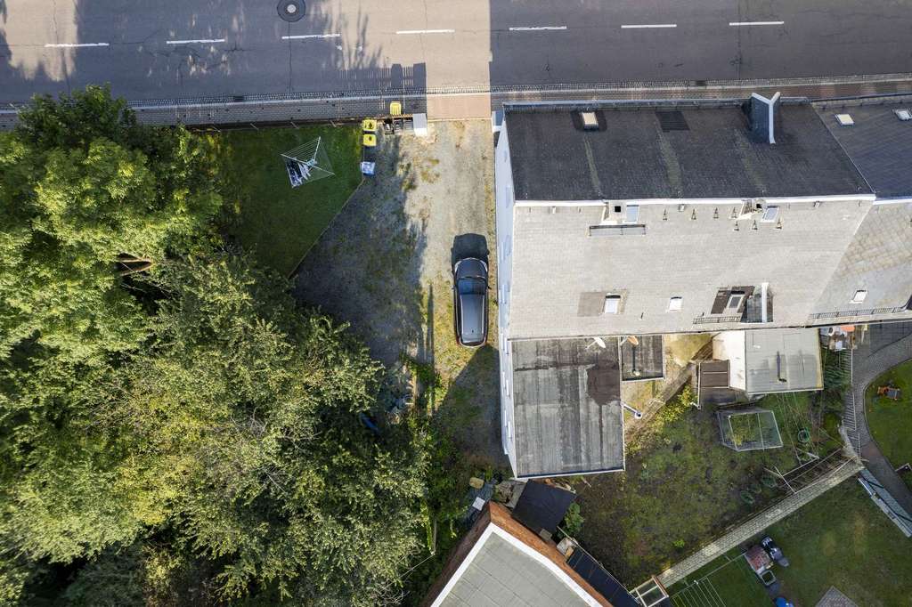 Immobilie in Lichtenstein/Sachsen - Mehrfamilienhaus in Lichtenstein: 6 Einheiten, gepflegt, teils vermietet, mit Wertsteigerungschance - Bild 1