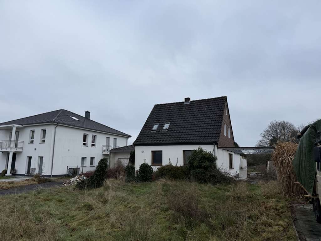 Monheim-Rheinnähe! Baugrundstück mit genehmigter exklusiver Planung für 796 m² Wfl. in zwei Häusern!