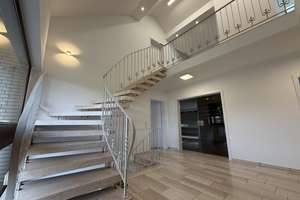 Haus mit Innenpool & viel Platz – Die vollständige Adresse der Immobilie erhältst du vom Anbieter., 33689 Sennestadt, Bielefeld – Vorschaubild 2