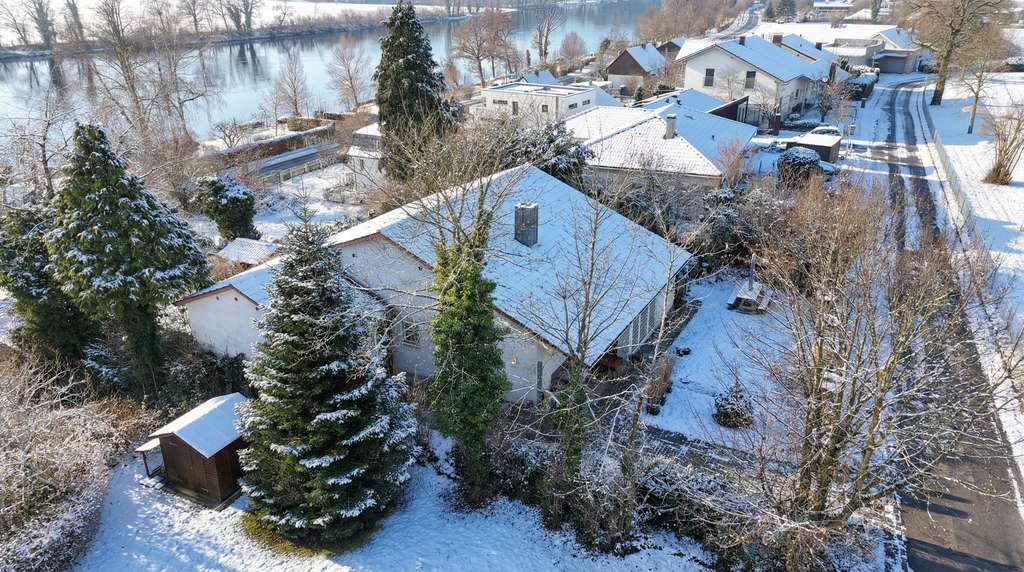 Immobilie in Büsingen am Hochrhein - Dem Rhein ganz nahe -  Einfamilienhaus in wunderbarer Lage - Bild 1