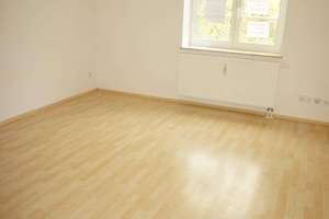 Frei ab 1.4.26 - im 2. OG mit Laminat und Balkon am Heimgarten – Zschopauer Str. 249c, 9126 Gablenz, Chemnitz – Vorschaubild 2