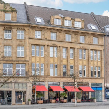 Moderne Büroflächen direkt am Markt!