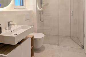 Erstbezug im "Patio Pasing": Löffelfertig möblierte 3-Zimmer-Wohnung mit Loggia & Home-Office – Hermine-von-Parish-Straße 49, 81245 Neupasing, München – Vorschaubild 8