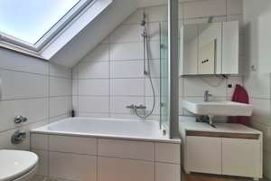 Licht, Charme & Gemütlichkeit – modernes Dachgeschossdomizil mit 3 - 4 Zimmern – Die vollständige Adresse der Immobilie erhältst du vom Anbieter., 47798 Stadtmitte, Krefeld – Vorschaubild 11