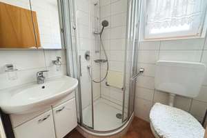 Gepflegte 2-Zimmer-Dachgeschoss mit Außenstellplatz in Stuttgart-Obertürkheim – Die vollständige Adresse der Immobilie erhältst du vom Anbieter., 70329 Obertürkheim (Ortsteil), Stuttgart – Vorschaubild 9