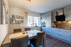 Constantia-West! Doppelhaushälfte mit Carport, überdachter Terrasse, Gartenhaus und Gartenanlage in  – Die vollständige Adresse der Immobilie erhältst du vom Anbieter., 26723 Larrelt/VW-Siedlung, Emden – Vorschaubild 12