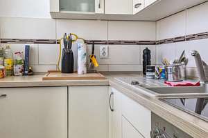 Kurzfristig beziehbar!
Gepflegtes 1-Zimmer-Apartment mit optimalen Grundriss und separater Küche – Die vollständige Adresse der Immobilie erhältst du vom Anbieter., 81477 Solln, München – Vorschaubild 4