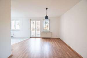 AUF DER SUCHE NACH EINER NEUEN MÖGLICHKEIT? // 3-Raum-Wohnung mit West-Balkon
