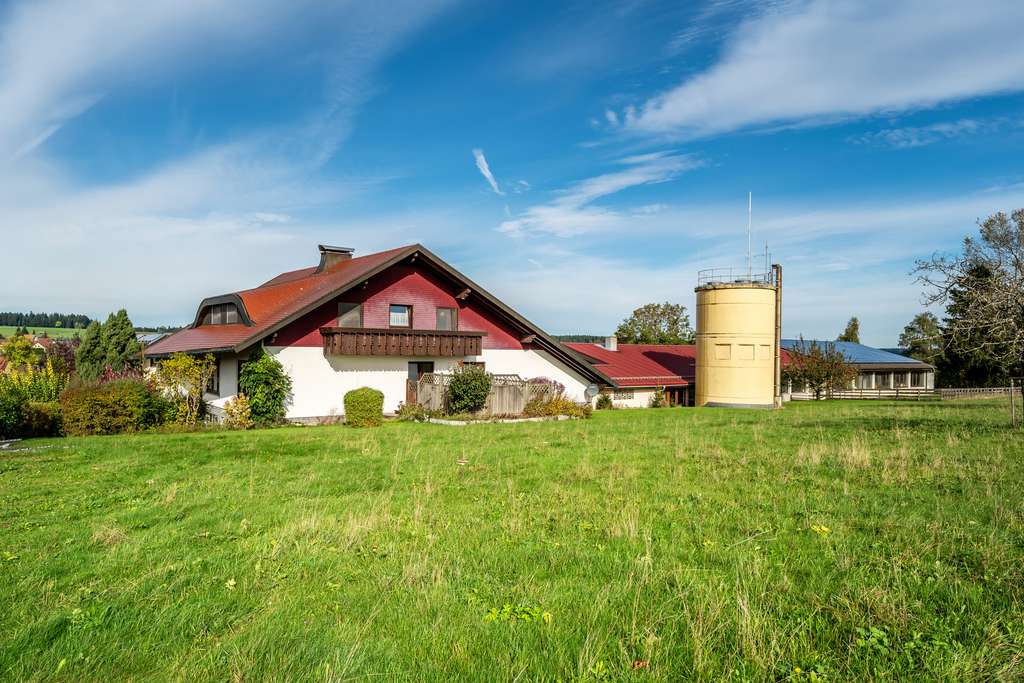 Immobilie in Aichhalden - Gepflegtes Gewerbeanwesen mit freistehendem Einfamilienhaus  | Wohnen & Arbeiten - Bild 4