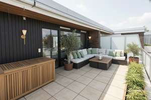 Sonniges Penthouse für Schwimmer mit Dachterrasse und TG-Stellplatz