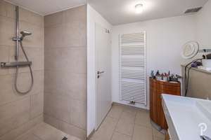 Charmantes Split-Level-Reihenendhaus in unmittelbarer Rheinnähe im Herzen von Düsseldorf-Benrath – Die vollständige Adresse der Immobilie erhältst du vom Anbieter., 40597 Benrath, Düsseldorf – Vorschaubild 25