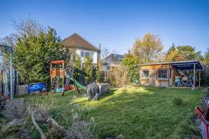 In bevorzugter Lage: Dreifamilienhaus mit großem und ebenem Garten – Die vollständige Adresse der Immobilie erhältst du vom Anbieter., 70563 Rosental, Stuttgart – Vorschaubild 3